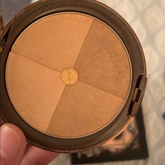 Free w bundle. Bronzer - Picture 2 of 3